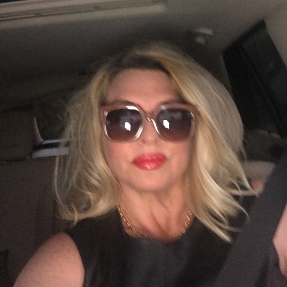 Meet your Posher, Donna - Picture 2 of 8